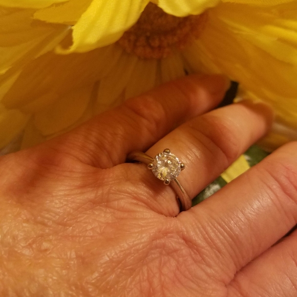 Beautiful CZ diamond sterling silver adjustable ring size 7-9